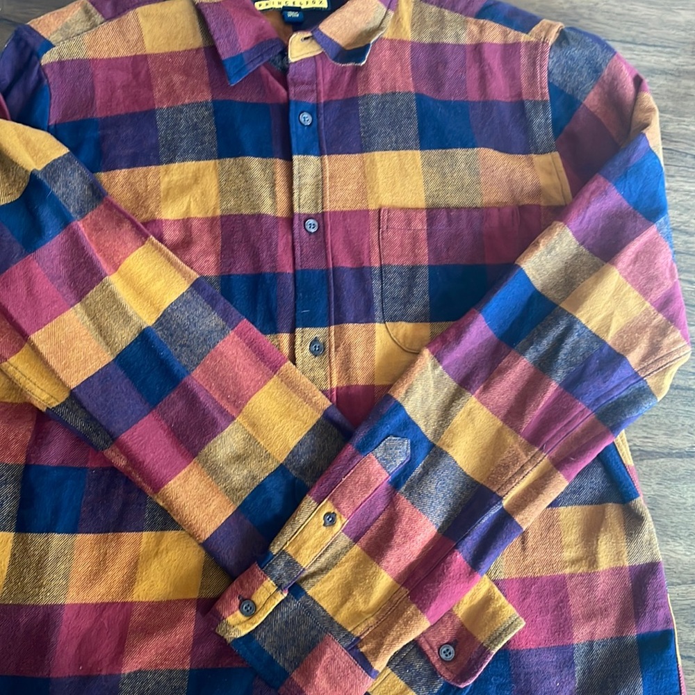 Like new flannel shirt. No smoking. Navy, mustard, cranberry. Perfect for fall!